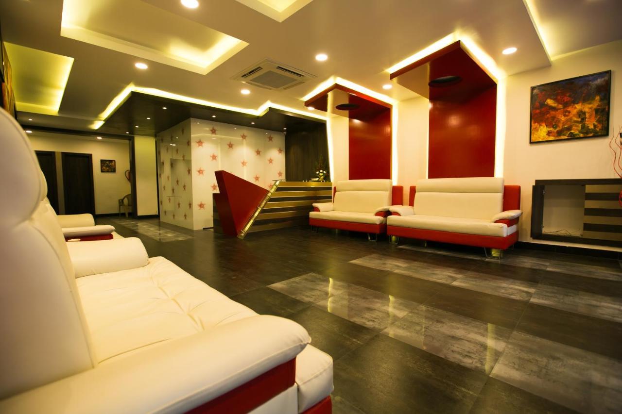The Spin Hotel Ченай Екстериор снимка