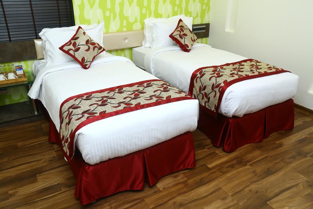 The Spin Hotel Ченай Екстериор снимка