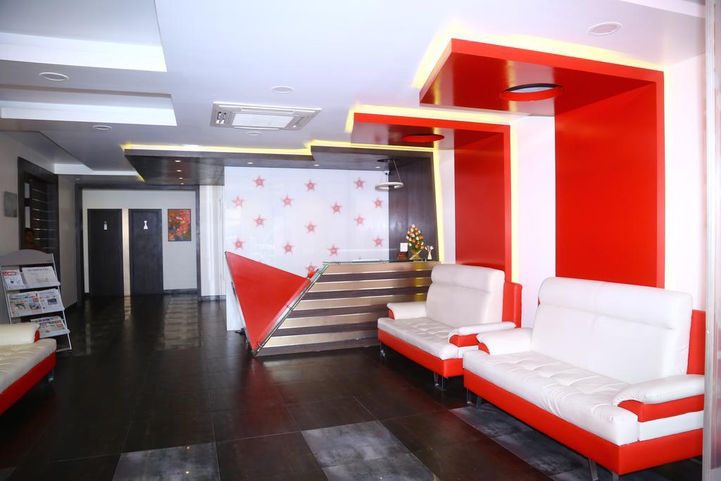 The Spin Hotel Ченай Екстериор снимка
